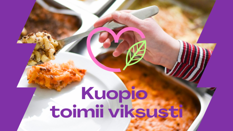 Kuopio toimii viksusti -teksti, taustalla lautanen johon henkiklö laittamassa ruokaa lusikalla.